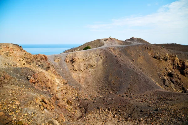 在欧洲圣托里尼岛希腊天空和地中海 s 火山土地 — 图库照片