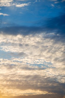 kırmızı mavi gökyüzü bulut ve gündoğumu turuncu renk