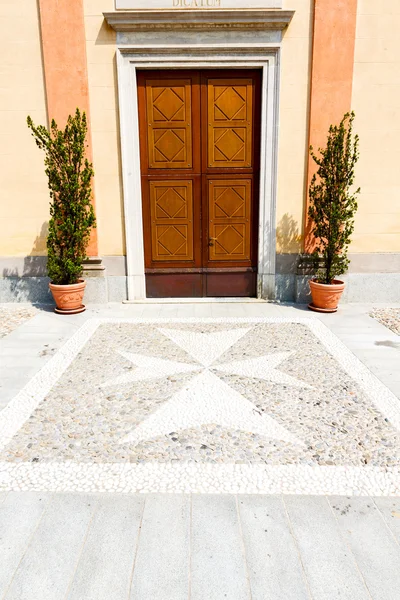 Detalle en puerta italia y madera la puerta histórica — Foto de Stock