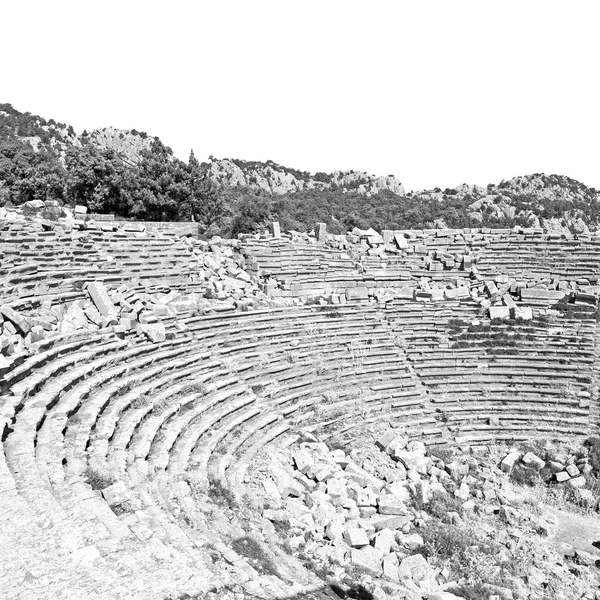 Le vieux temple et le théâtre à termessos antalya dinde asie ciel — Photo