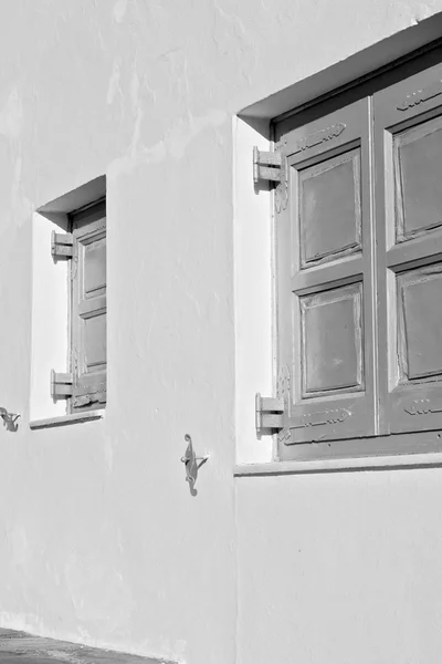 Ventana antigua griega en la arquitectura vieja de Europa y g — Foto de Stock