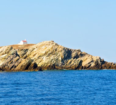 Akdeniz se tekne adalarından köpük ve köpük Yunanistan