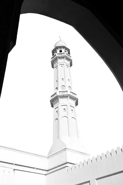 In oman muscat the old mosque minaret and religion in clear sky — Stock Photo, Image