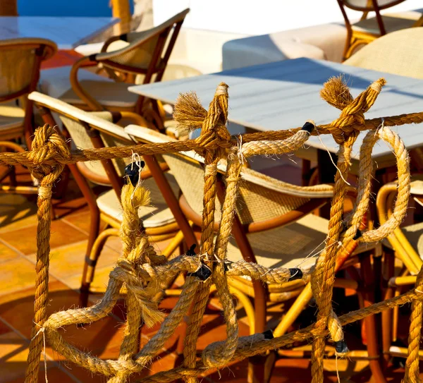Proutěná pohovka v Evropě santorini Řecko staré restauraci židle a — Stock fotografie