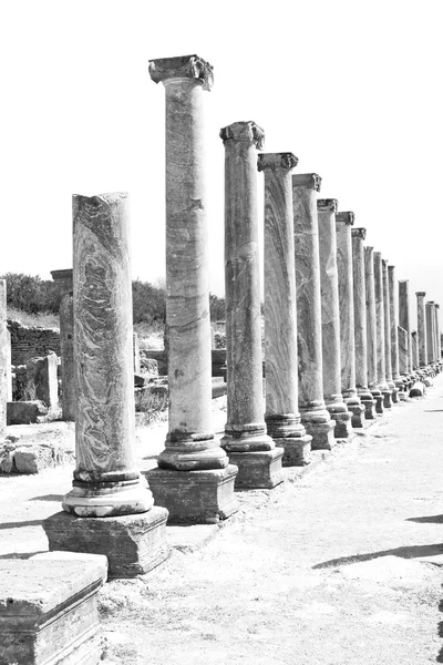  perge eski inşaat Asya Türkiye'de sütun ve roma