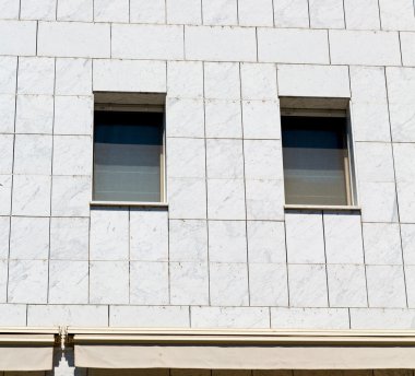 İtalya penceresinde eski mimari duvar ve beyaz c kapı