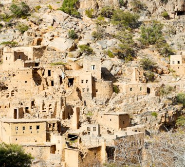 Umman dağda eski terk edilmiş köy evi ve cl kemer