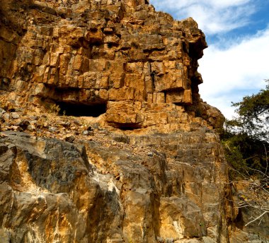 Umman dağda eski terk edilmiş köy evi ve cl kemer