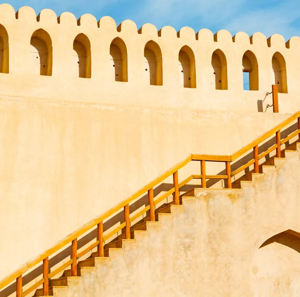 Dans oman muscat le vieux fort défensif battement ciel a — Photo