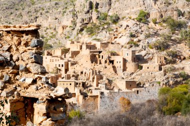 Umman dağda eski terk edilmiş köy evi ve cl kemer