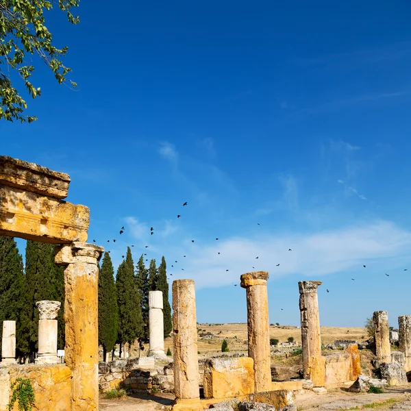 Coluna de construção velha e a história do templo romano pamukkal — Fotografia de Stock