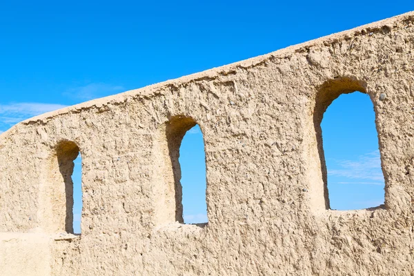 In oman    muscat    the   old defensive  fort battlesment sky a — Stock Photo, Image