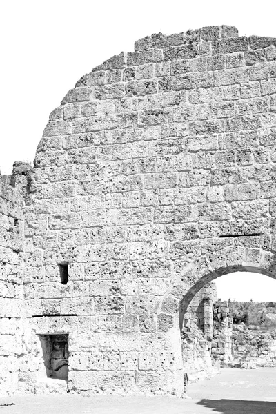 Puerta arbusto en athens la antigua construcción de piedra columna — Foto de Stock