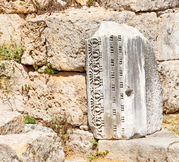 Cancello cespuglio in athens la vecchia costruzione in pietra colonna — Foto Stock