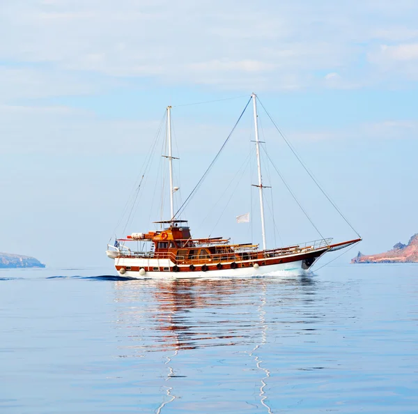 Construção de um barco na europa grécia santorini ilha hou — Fotografia de Stock