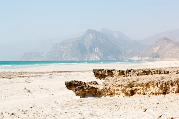 I oman rock och strand — Stockfoto