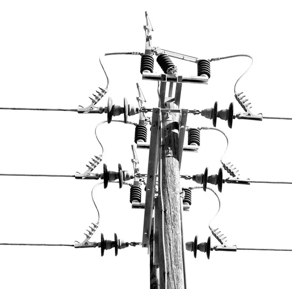 В oman электрического кабеля пилона энергии и тока линии — стоковое фото