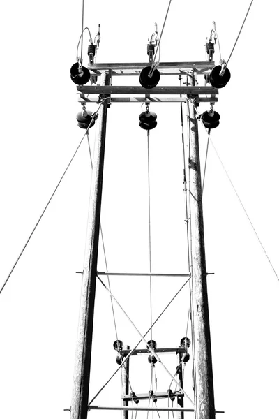 오만에서 전기 케이블 나무 철 탑 에너지와 현재 줄 — 스톡 사진