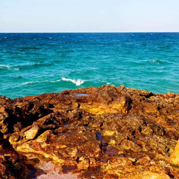 Umman sahil şeridi denizde okyanus Körfez rock ve plaj gökyüzü sakin ol — Stok fotoğraf
