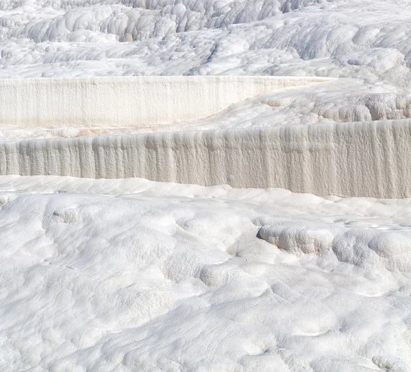 Baño de calcio y travertino abstracto único en pamukkale pavo —  Fotos de Stock