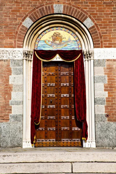 Italy  lombardy     in  the legnano old    closed brick  step — Stock Photo, Image