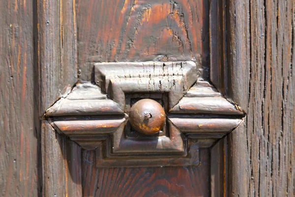 Abstrato casa porta em itália lombardia enferrujado — Fotografia de Stock