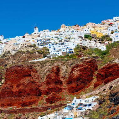 Avrupa'nın bir tekneden Yunanistan santorini Island house ve kayalar