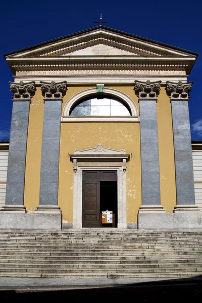 Church carnago  italy  o  wall terrace — Stock Photo, Image