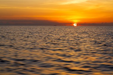 gündoğumu tekne ve deniz Tayland kho Güney Denizi