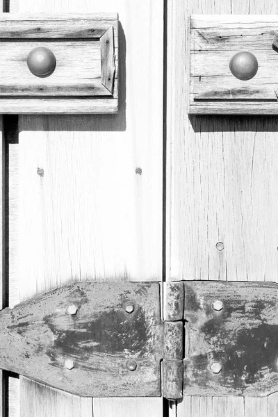 Em oman antiga porta textura antiga e linha de fundo abstrato — Fotografia de Stock