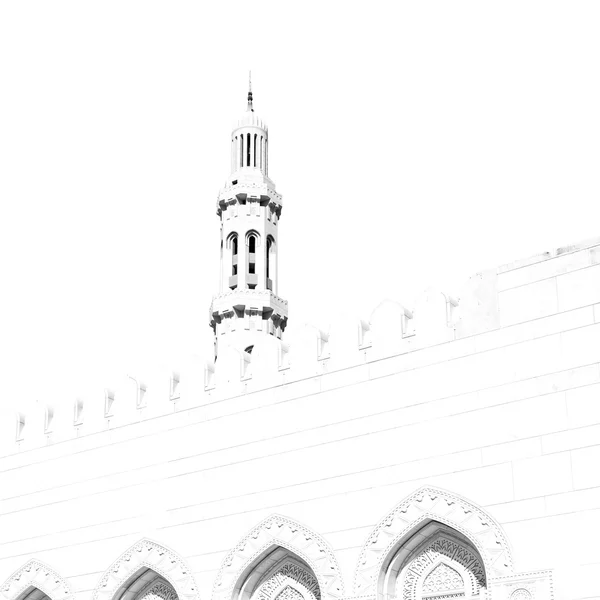 In oman muscat de oude moskee-minaret en religie in heldere hemel — Stockfoto