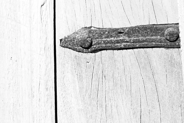 オマーン古いアンティーク ドア テクスチャと抽象背景ラインで — ストック写真