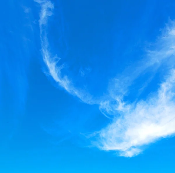 En Oman el cielo nublado esponjoso y el espacio vacío —  Fotos de Stock