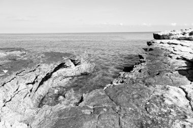 Umman sahil şeridi denizde okyanus Körfez rock ve plaj gökyüzü sakin ol