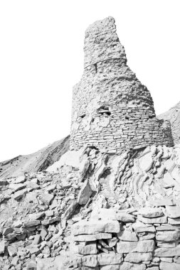 Umman eski köy evi ve bulutlu gökyüzü terk