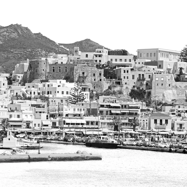 キクラデス島のハーバーやボートのサントリーニ島 naksos の古い歴史 — ストック写真