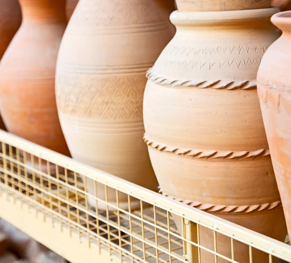 In oman     muscat the old pottery    market sale manufacturing — Stock Photo, Image