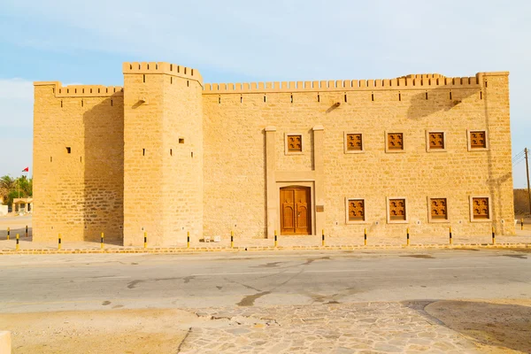 Em oman muscat o velho forte defensivo céu de batalha a — Fotografia de Stock