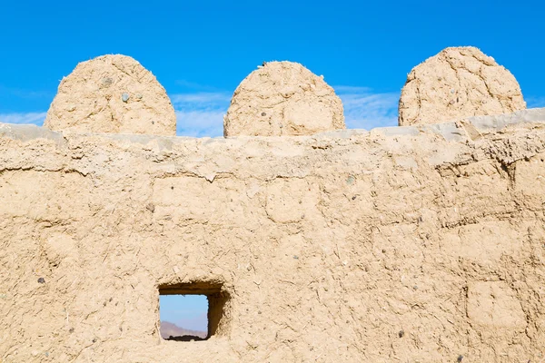 In oman    muscat    the   old defensive  fort battlesment sky a — Stock Photo, Image