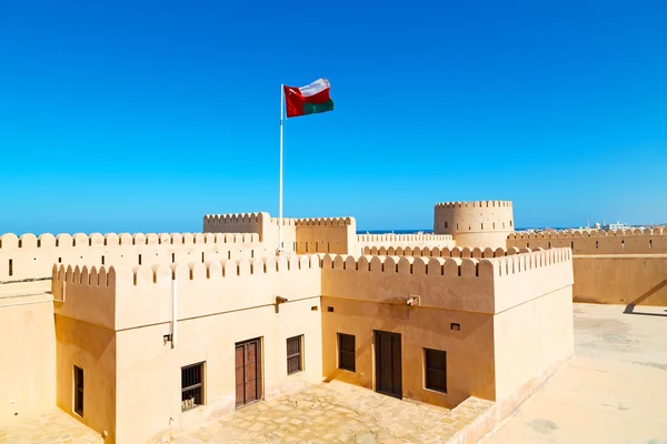 Umman Muscat eski savunma fort battlesment gökyüzü bir — Stok fotoğraf