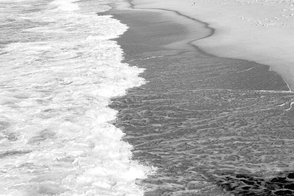 V Ománu pobřeží moře oceánu — Stock fotografie