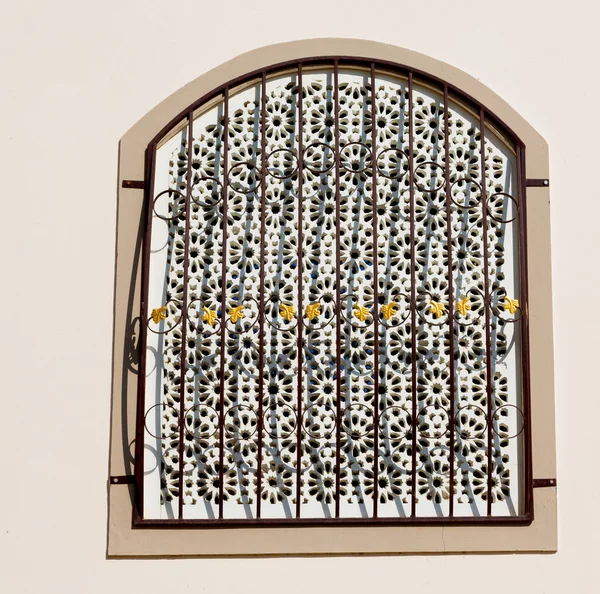 Em oman a velha janela ornamentada — Fotografia de Stock