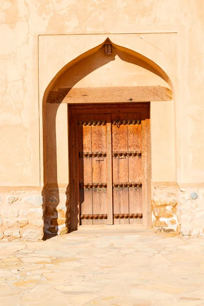 En oman vieja puerta de madera — Foto de Stock