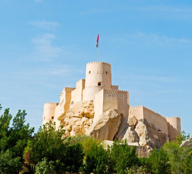 Umman muscat rock eski savunma fort battlesment gökyüzü ve