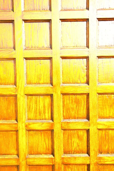Taino 녹슨 황동 갈색 두 들기는 사람 — 스톡 사진