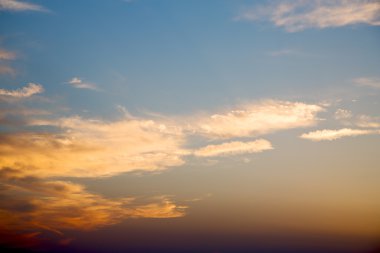 kırmızı mavi gökyüzü bulut ve gündoğumu turuncu renk