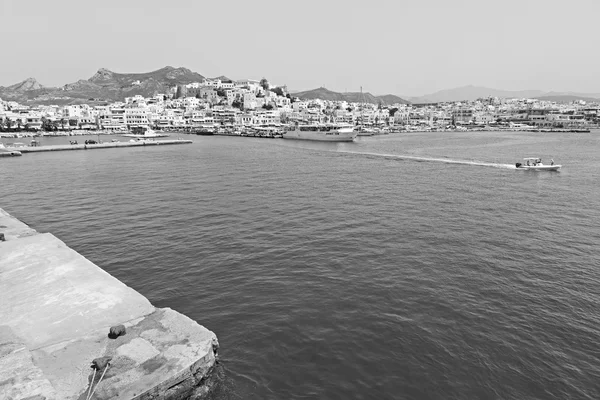 Velha história em ciclades ilha porto e barco santorini naksos — Fotografia de Stock