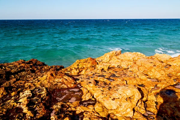 I oman kusten havet ocean gulf rock och stranden koppla av nära himlen — Stockfoto