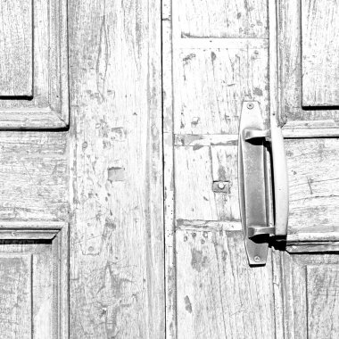 Eski kapı ve eski ahşap kapalı ev antika menteşe 