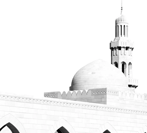 Dans oman muscat l'ancienne mosquée minaret et religion dans le ciel clair — Photo